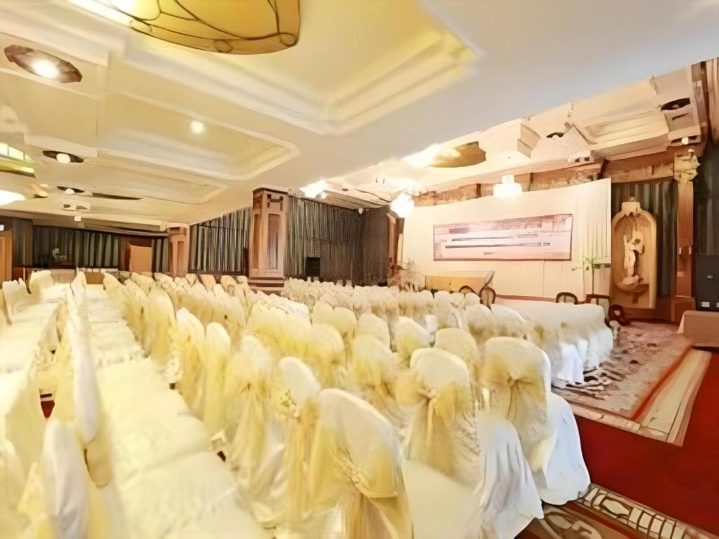 Gajahmada Graha Hotel Malang Dış mekan fotoğraf