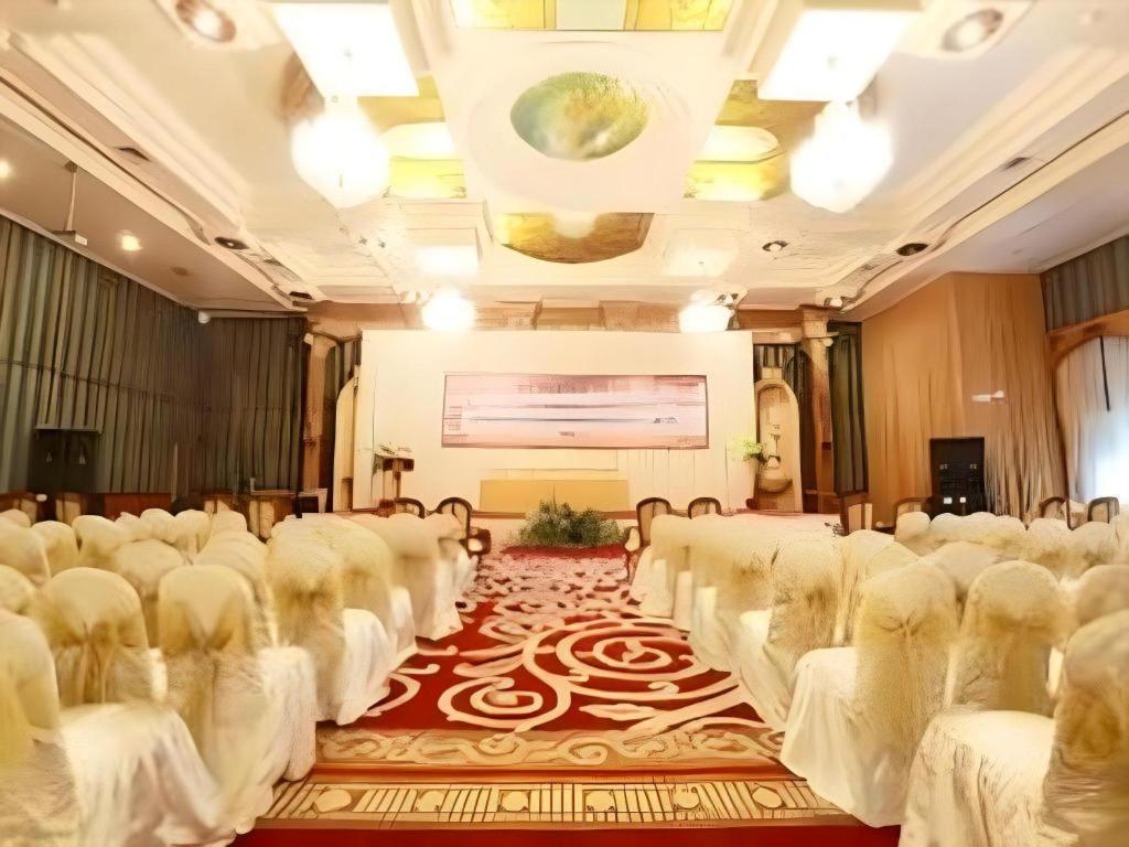 Gajahmada Graha Hotel Malang Dış mekan fotoğraf